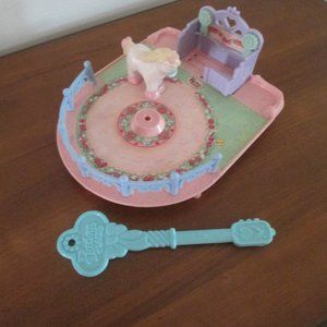 Vintage 1988 Fisher Price Precious Places Prancing Pony Show Ring with Key WORKS